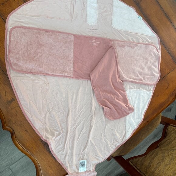 taking cara babies b.e.s.t. swaddle in ballerina pink - Picture 1 of 7
